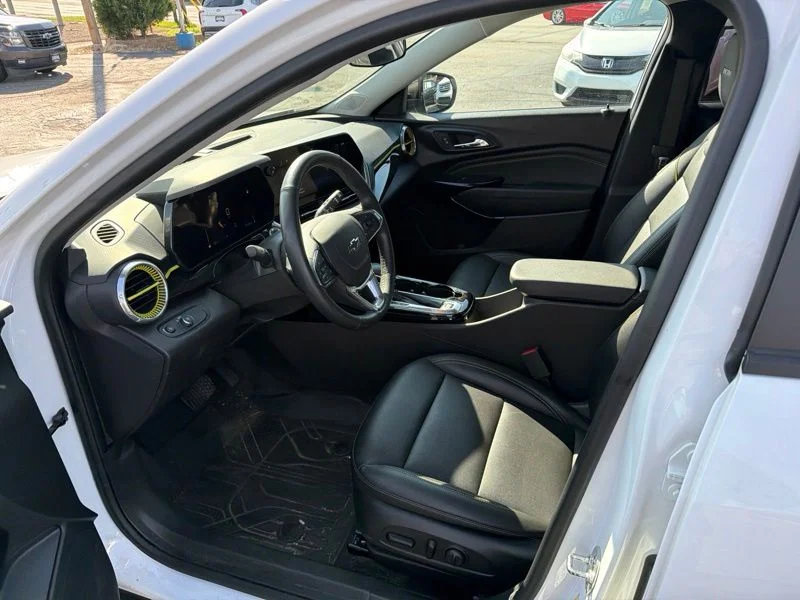 Used 2025 White Chevrolet ACTIV image 12