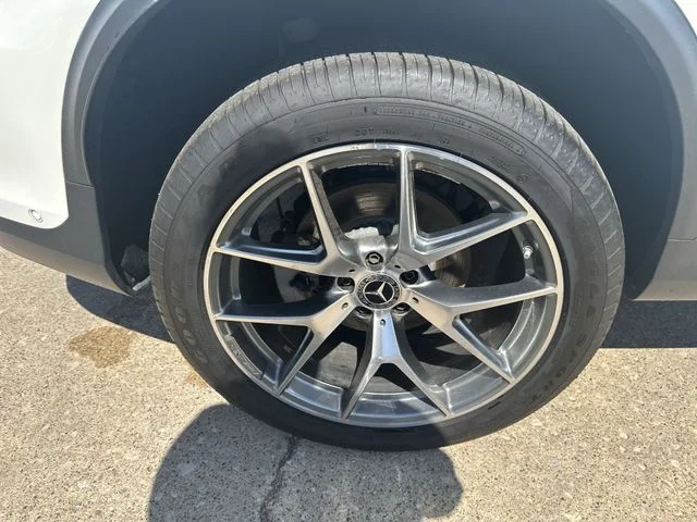 Used 2022  Mercedes-Benz GLC 300 image 46