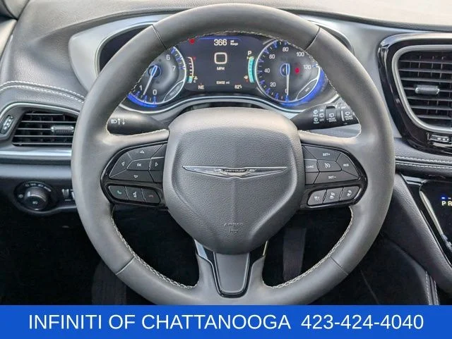 Used 2025 Black Chrysler Limited image 26