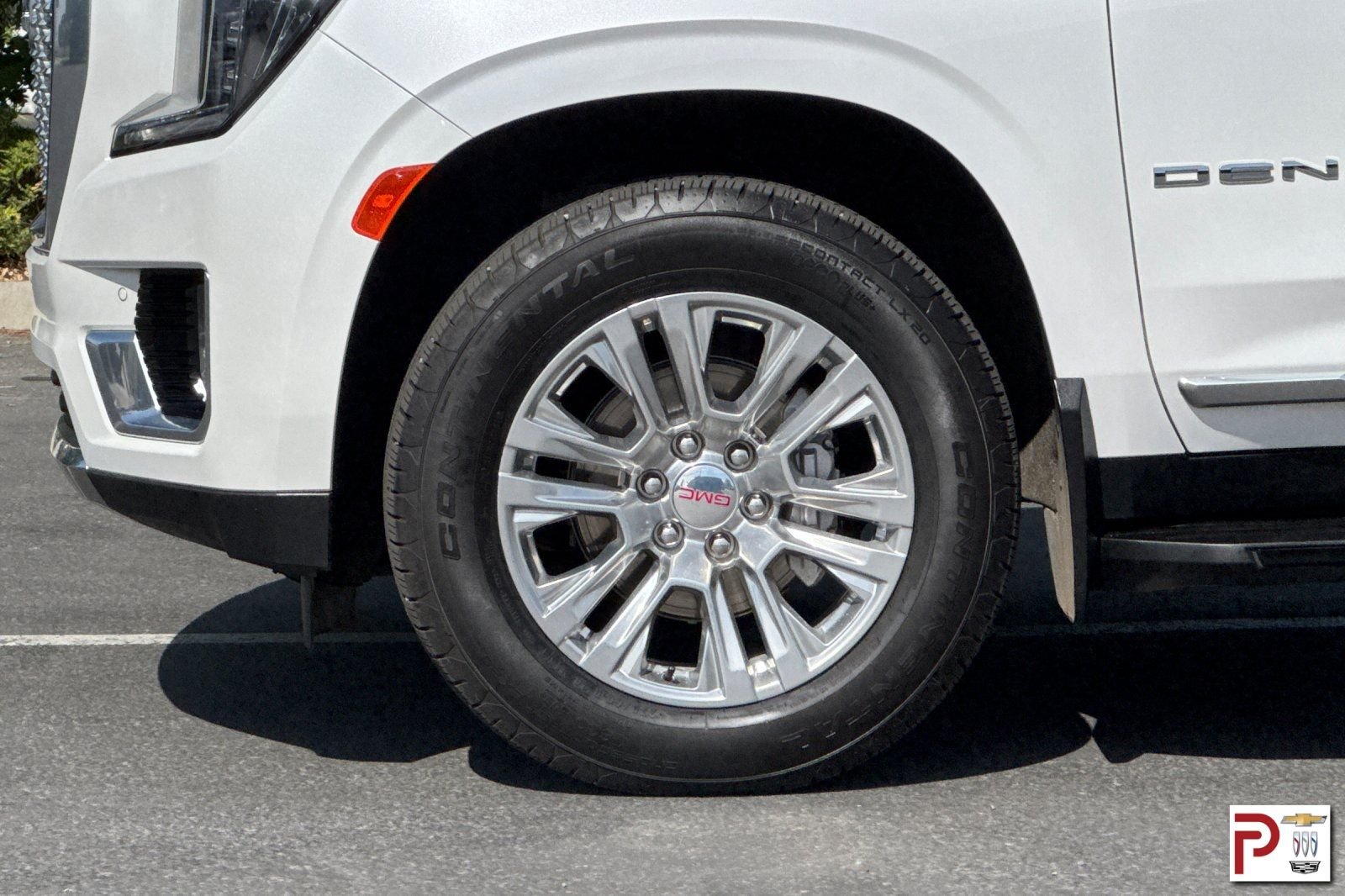 Used 2023 White GMC Denali image 34