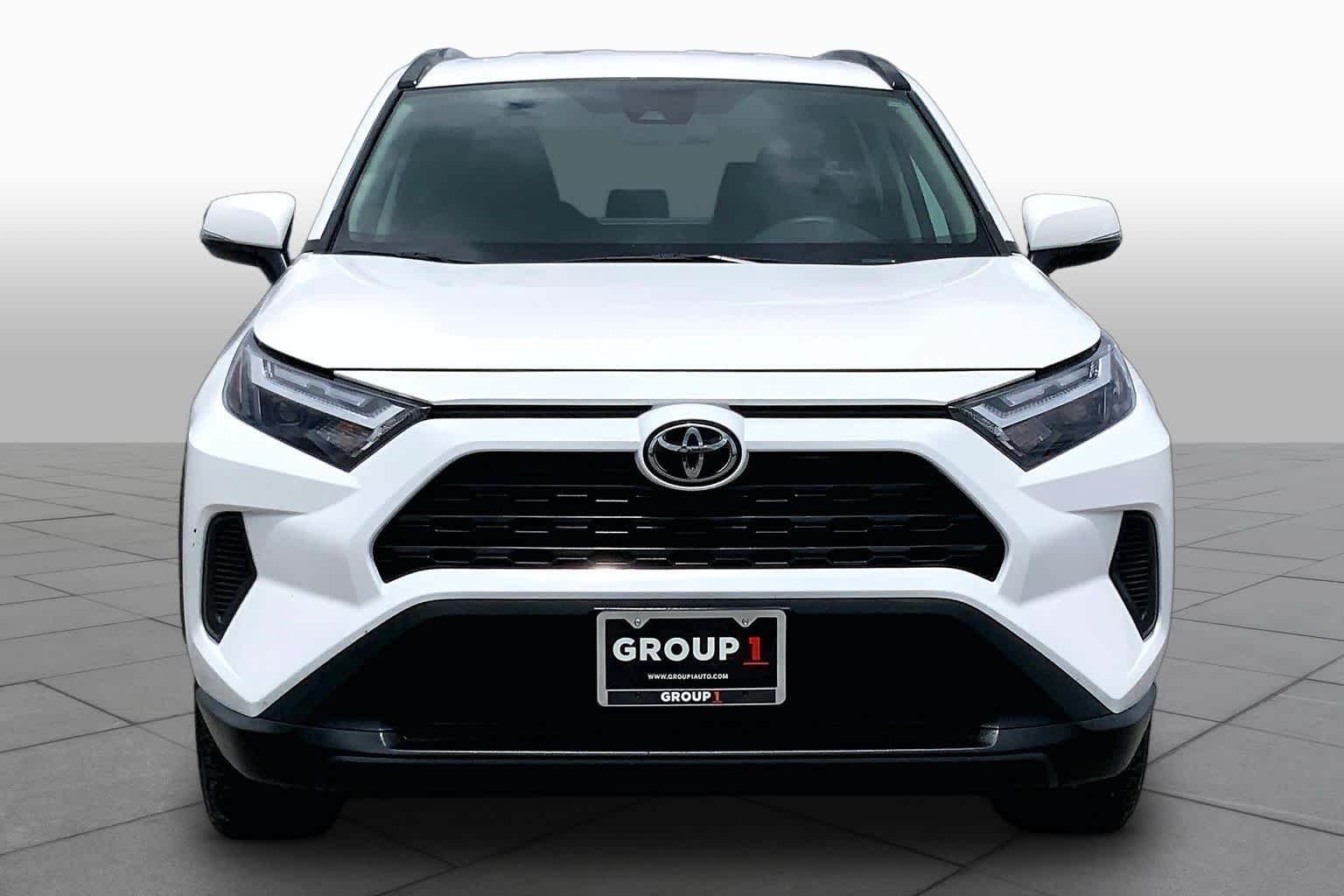 Used 2025 Ice Cap Toyota XLE image 4