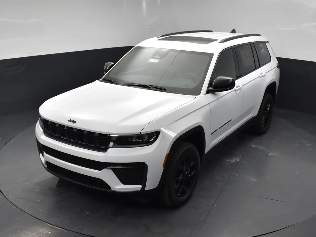 New 2026 Bright White Clear-Coat Exterior Paint Jeep Altitude image 44