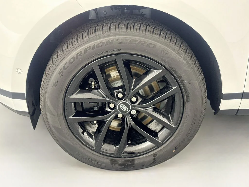 New 2026 Fuji White Land Rover Core S image 32