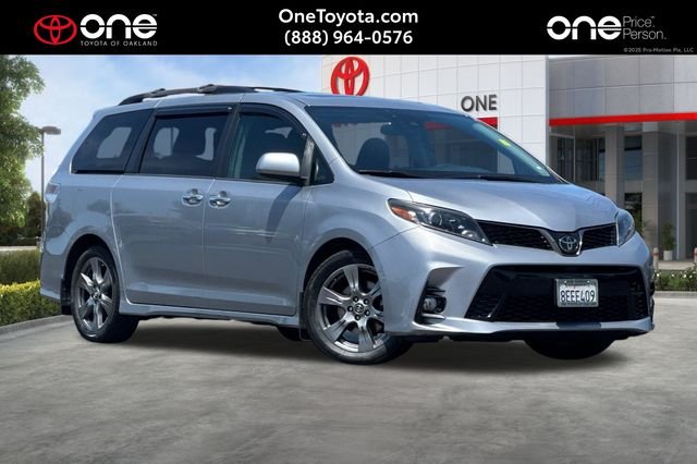 2018 Toyota Sienna SE V6 8-Passenger's photo