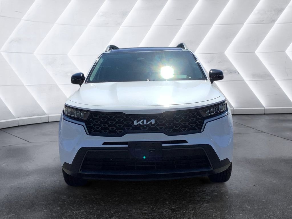 Used 2023 White Kia X-Line S image 2