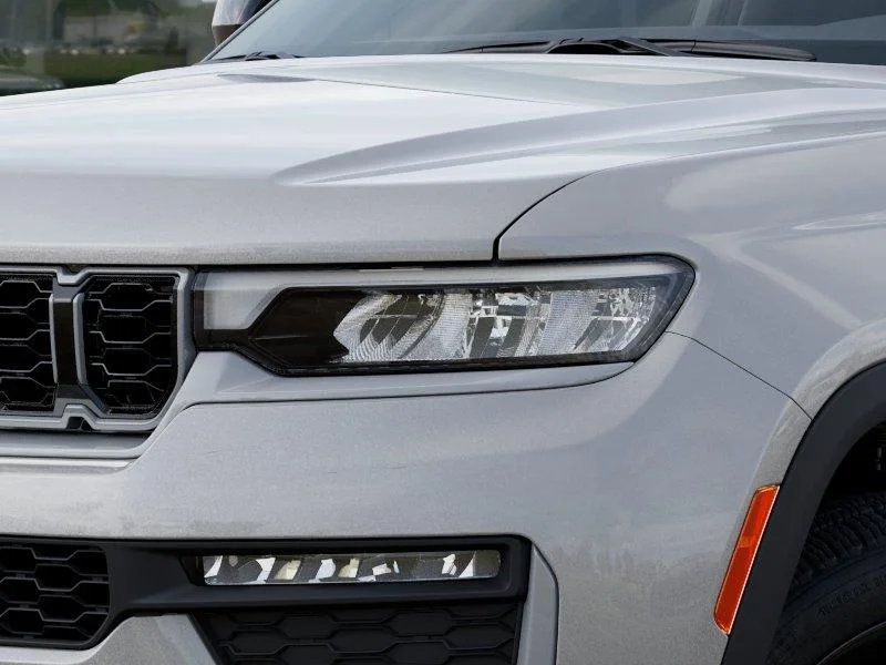 New 2026 Silver Zynith Exterior Paint Jeep Limited image 10