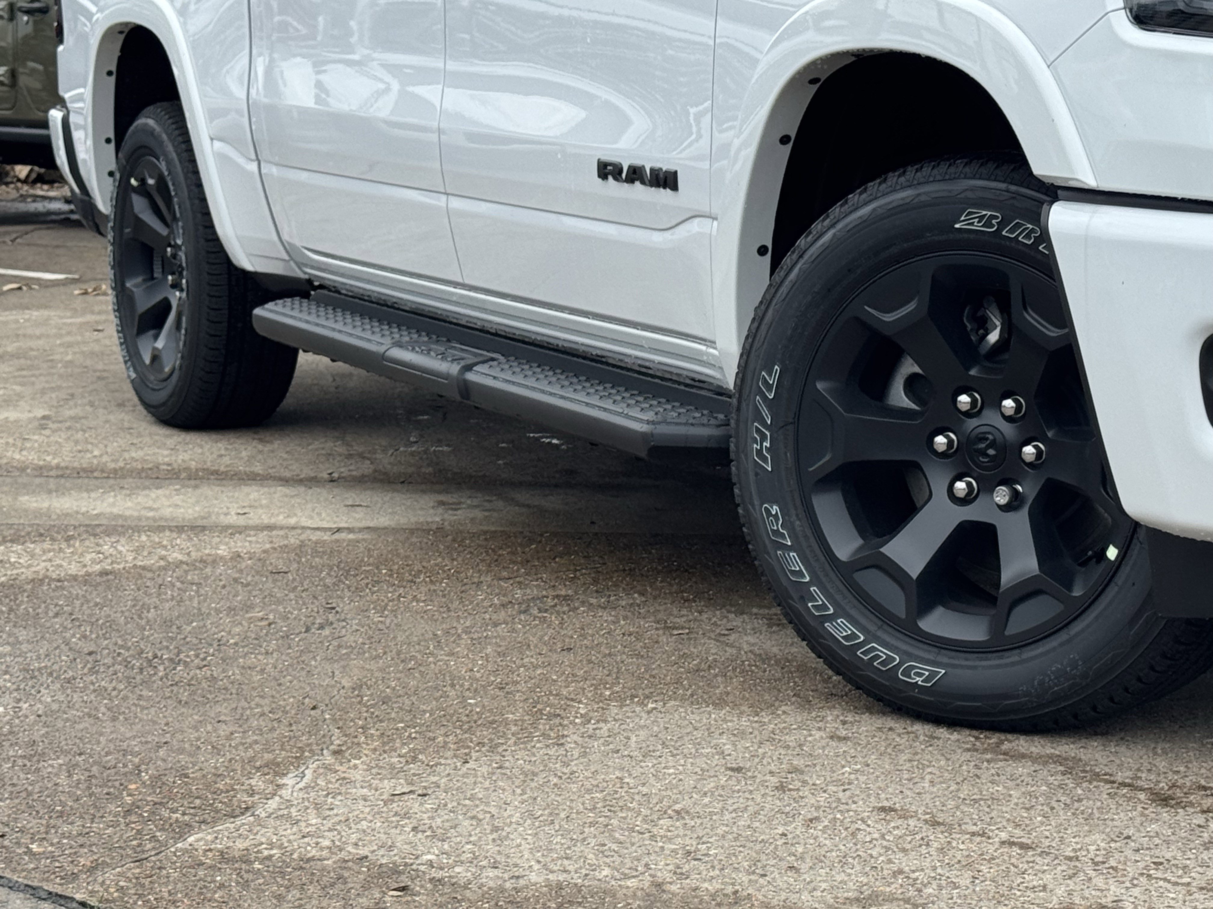 New 2026 Bright White Clear-Coat Exterior Paint RAM Lone Star image 13