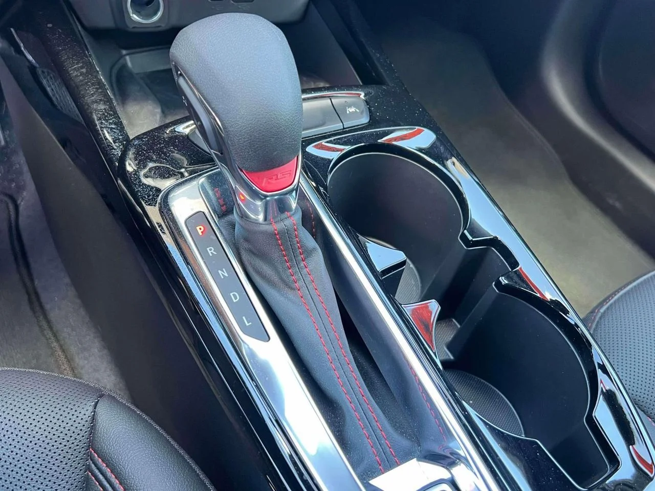 Used 2024 Sterling Gray Metallic Chevrolet FWD 2RS image 28