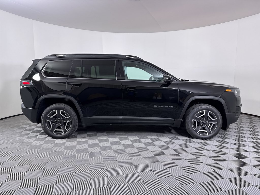 New 2026 Diamond Black Crystal Pearl-Coat Exterior Paint Jeep Limited image 15