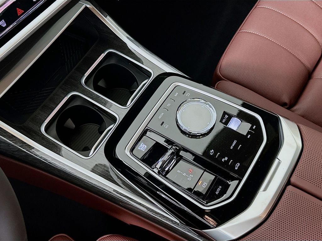 Used 2026 Mineral White Metallic BMW 750e xDrive image 15