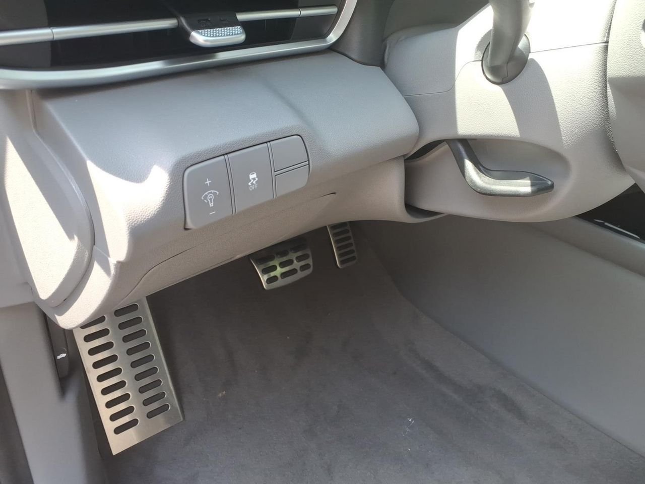 New 2026 Amazon Gray Hyundai SEL Sport Premium image 26