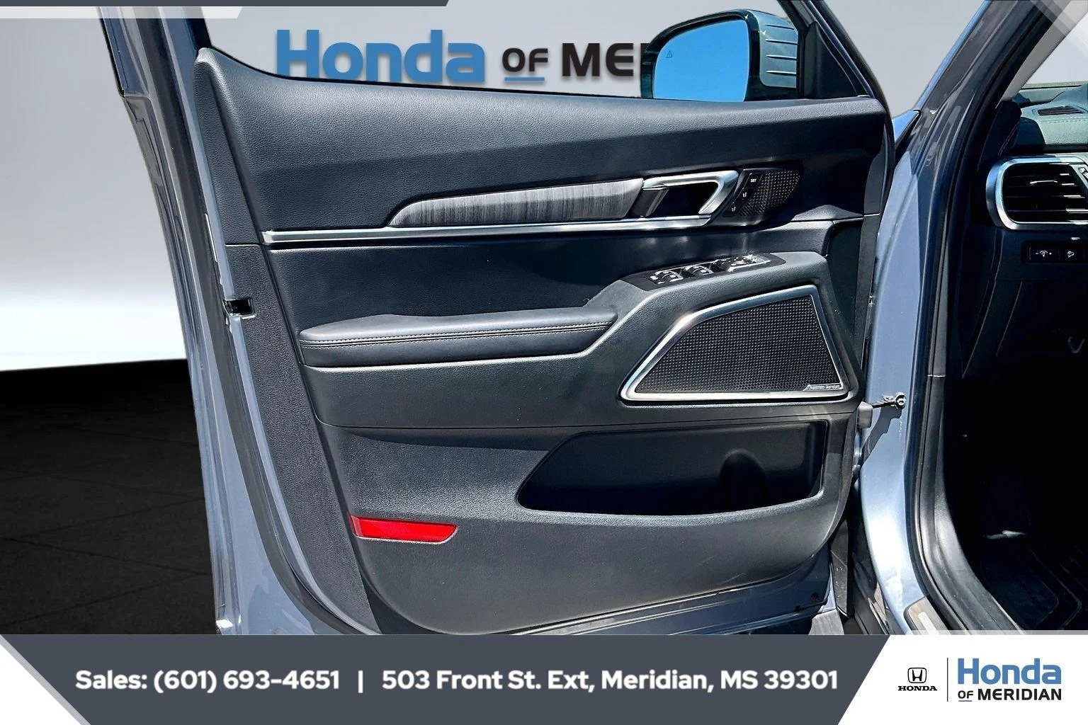 Used 2025 Everlasting Silver Kia SX image 17
