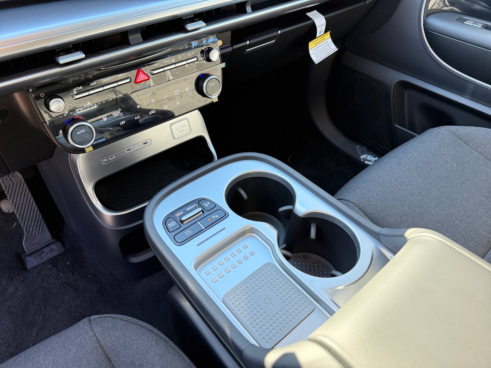 New 2026 Snow White Pearl Hyundai SE image 13