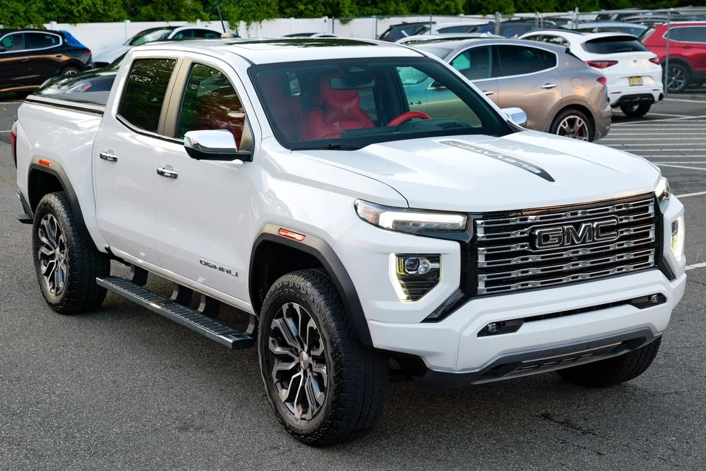 Used 2024 Summit White GMC Denali image 10
