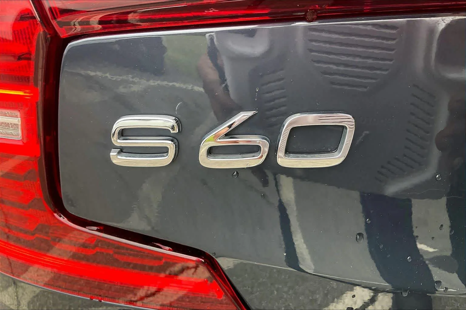 Used 2024  Volvo Core Dark Theme image 9