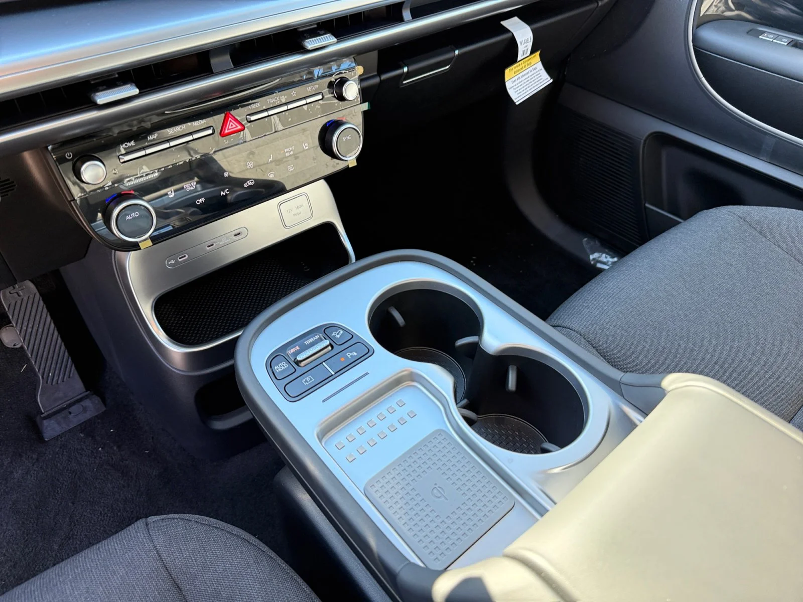 2026 Hyundai IONIQ 9 SE - Photo 13