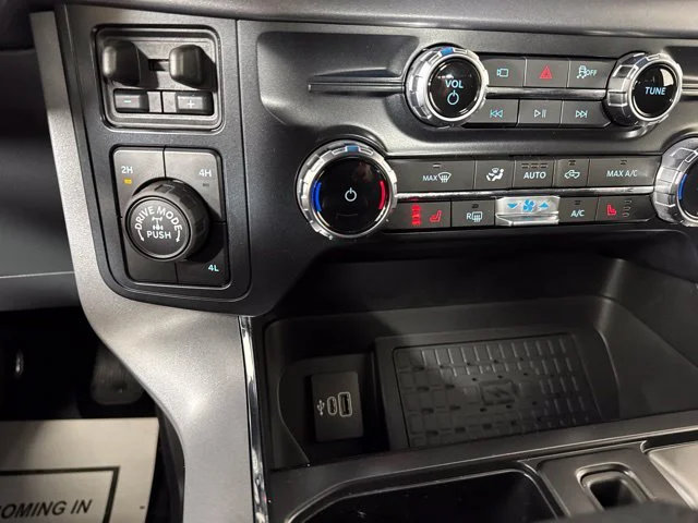 New 2026 Agate Black Metallic Ford XLT image 15
