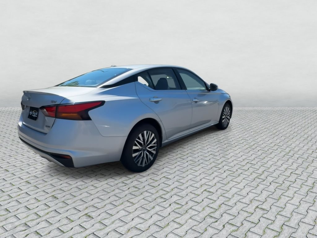 Certified Used 2023 Silver Nissan 2.5 SV image 8