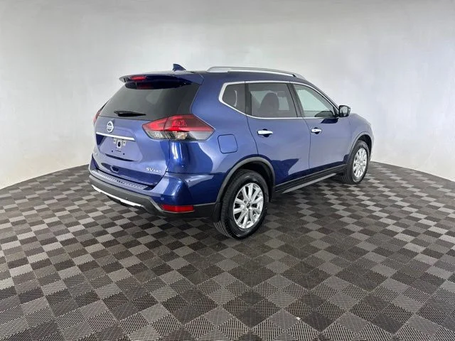 Used 2020 Blue Nissan SV image 5