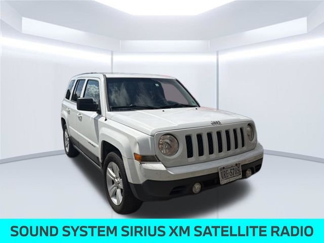 Used 2016 White Jeep Latitude image 4