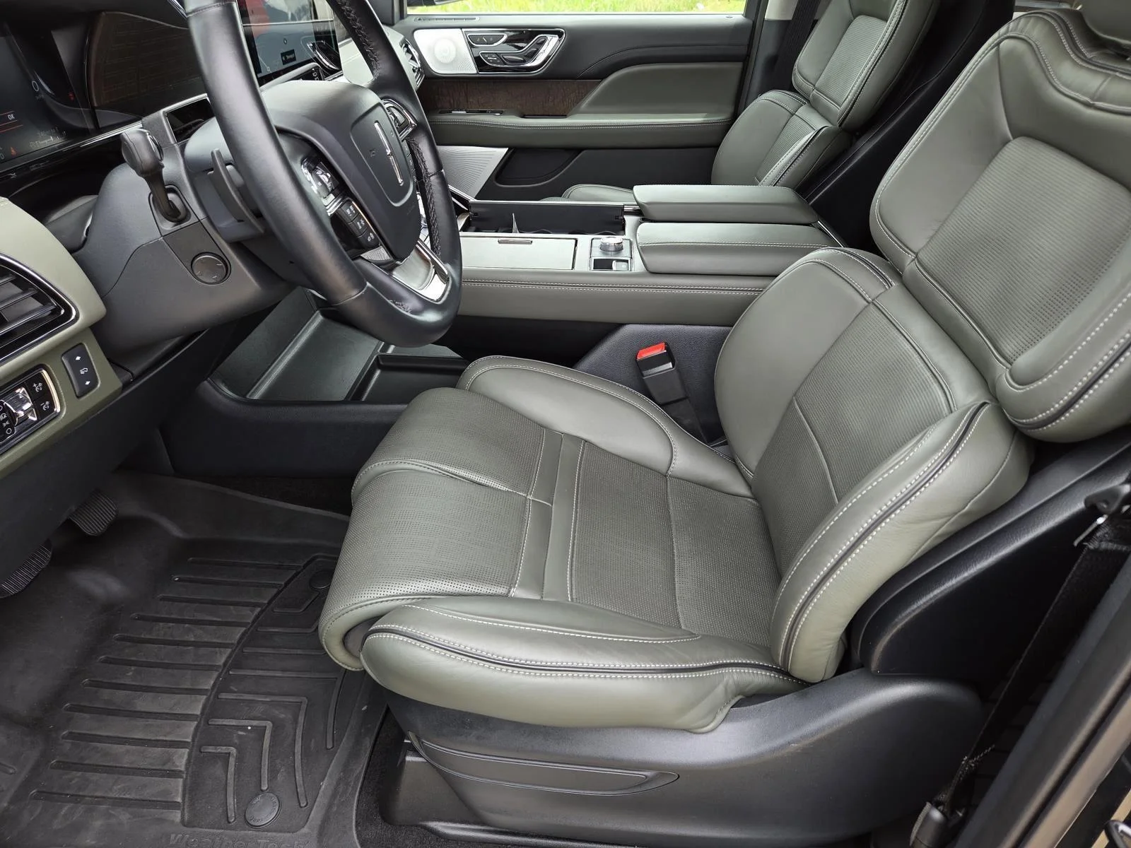 Used 2023 Manhattan Green Metallic Premium Colorant Lincoln Black Label image 31
