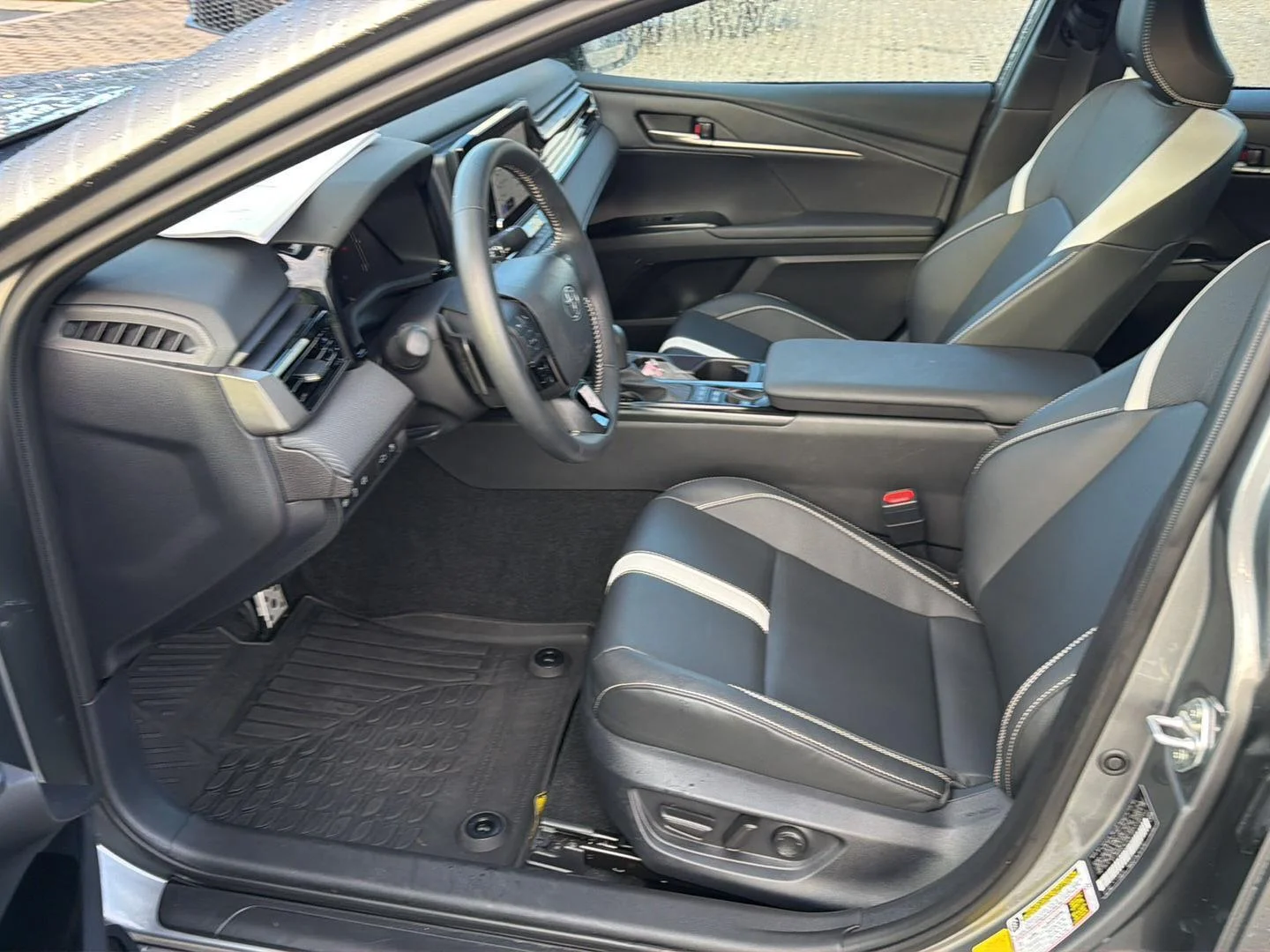 Certified Used 2025 Heavy Metal Toyota SE image 10