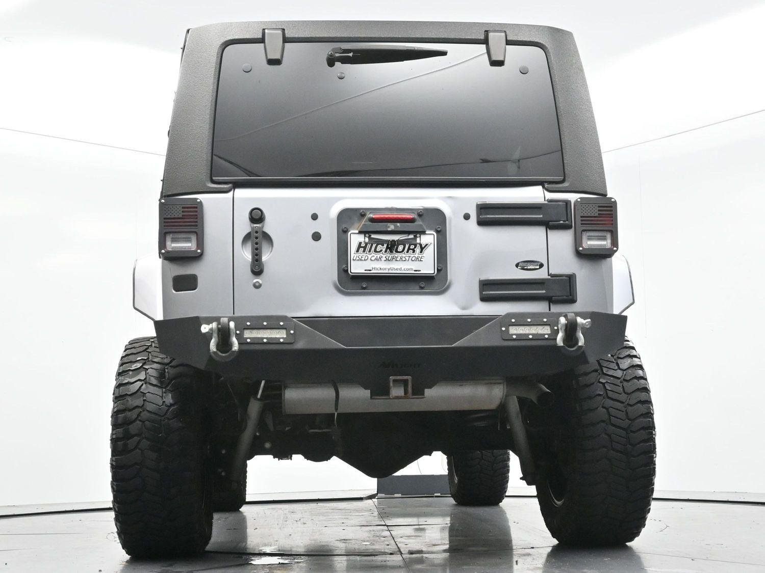 Used 2017 Billet Silver Metallic Clearcoat Jeep Smoky Mountain image 52