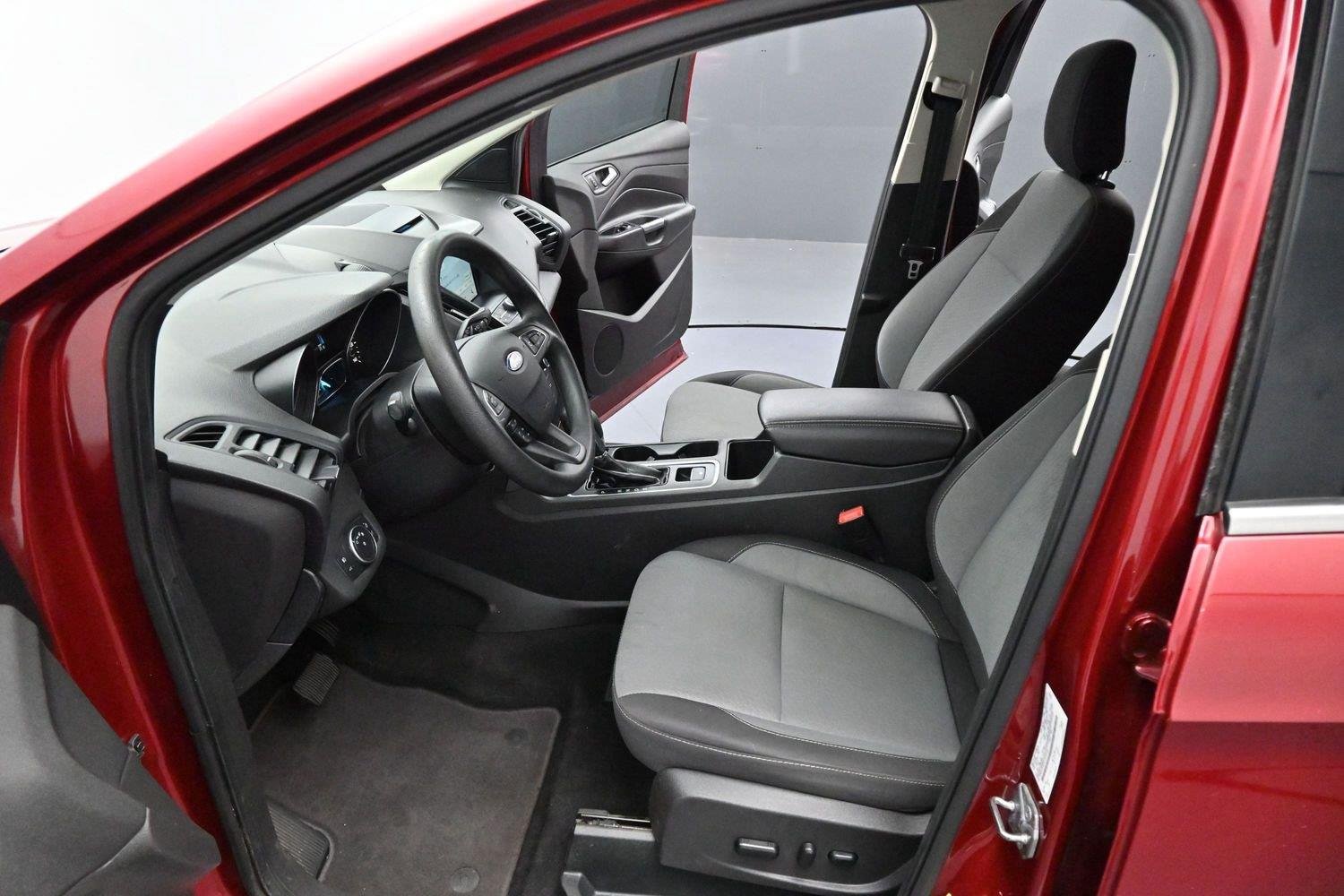 Used 2018 Ruby Red Metallic Tinted Clearcoat Ford SE image 12