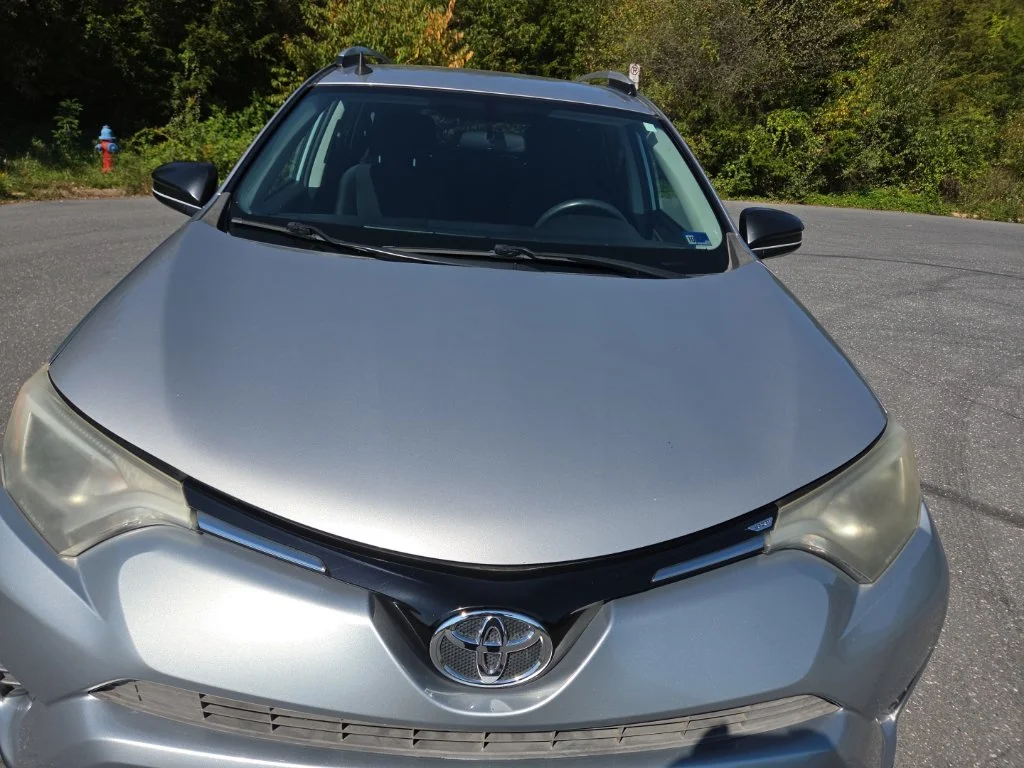 Used 2016 Silver Toyota LE image 10
