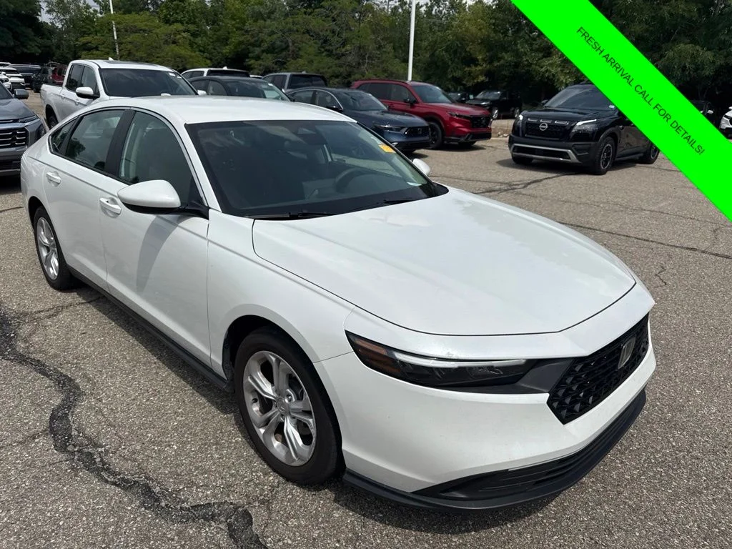 Used 2024 Platinum White Pearl Honda LX image 6