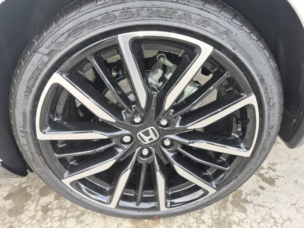 New 2026 Platinum White Pearl Honda Touring image 4