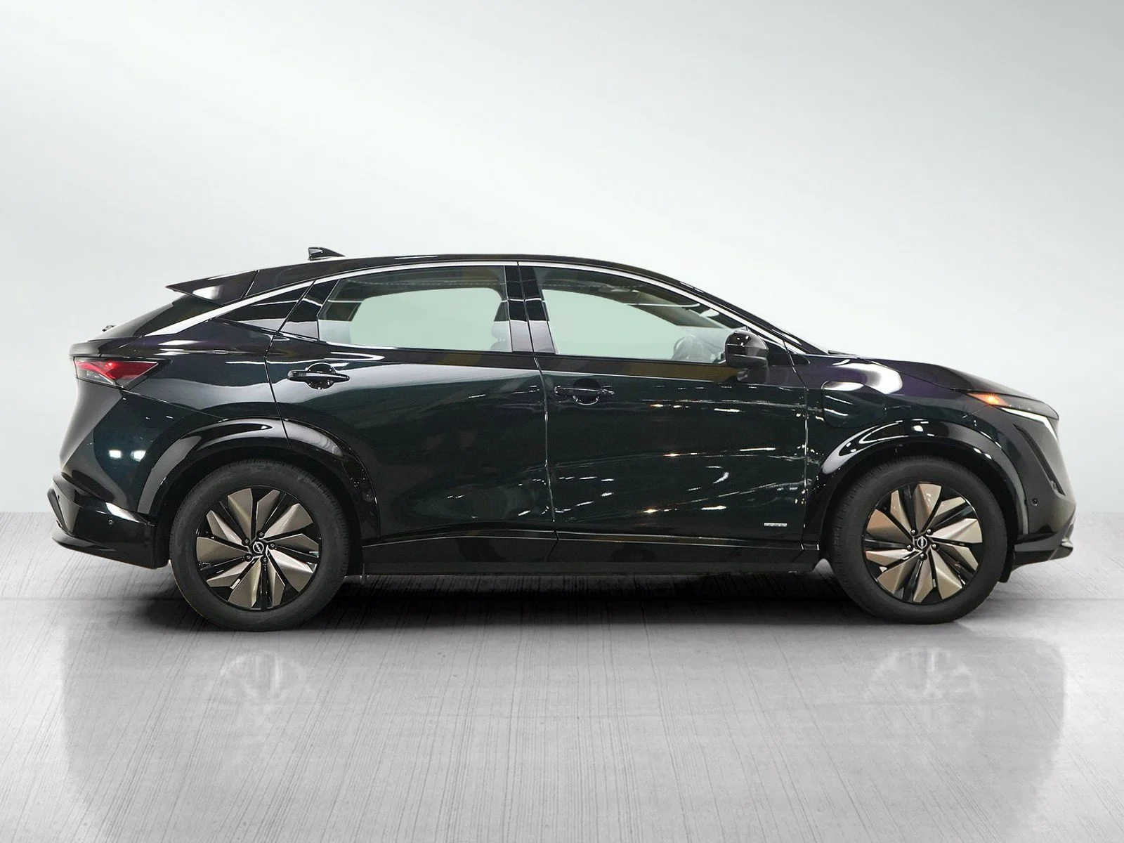 Used 2023 Northern Lights Metallic Nissan PREMIERE image 6