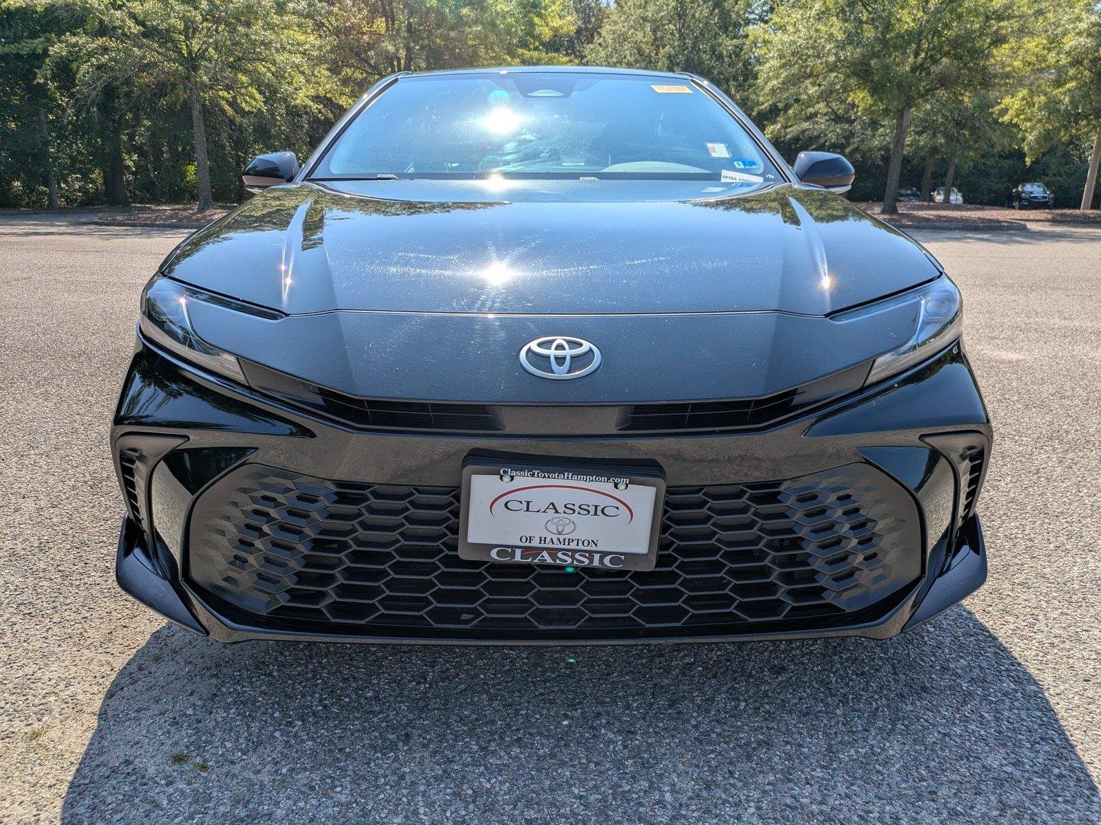 Used 2025  Toyota SE image 9