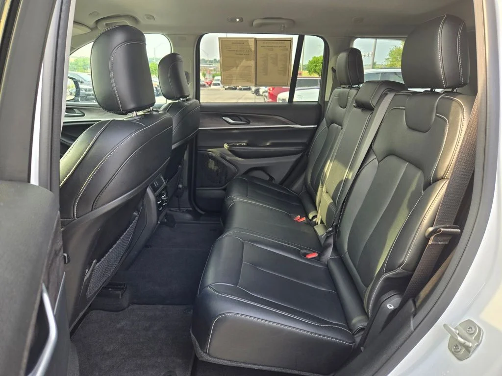 Used 2023 White Jeep Limited image 27