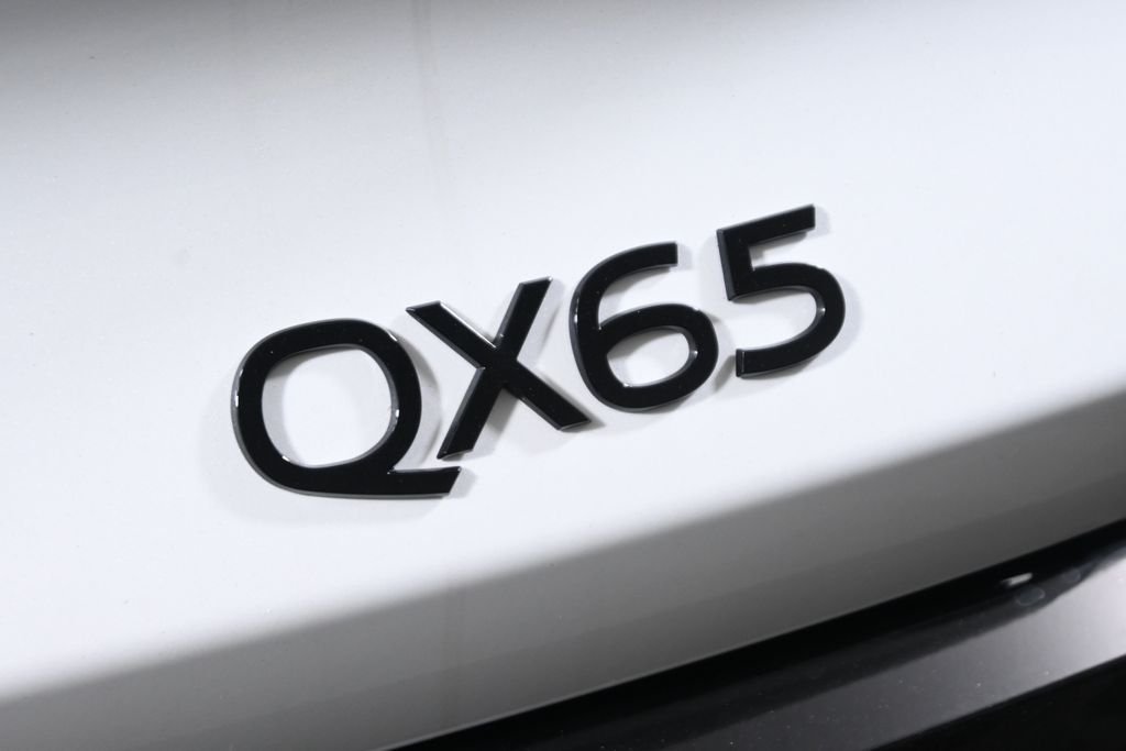 New 2027 2T RAD WHT INFINITI Autograph AWD image 40