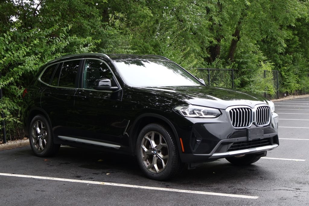 Used 2024  BMW xDrive30i image 11
