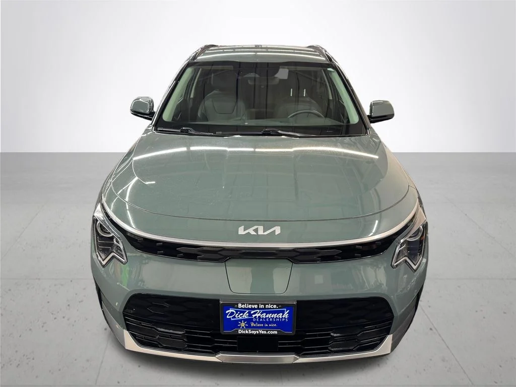 Used 2023 Green Kia Wind image 11