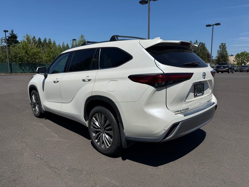 Used 2021 Blizzard Pearl Toyota Platinum image 5