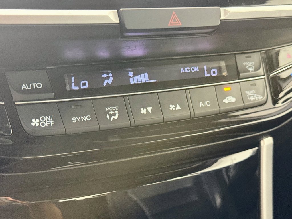 Used 2016 Silver Honda EX-L image 19