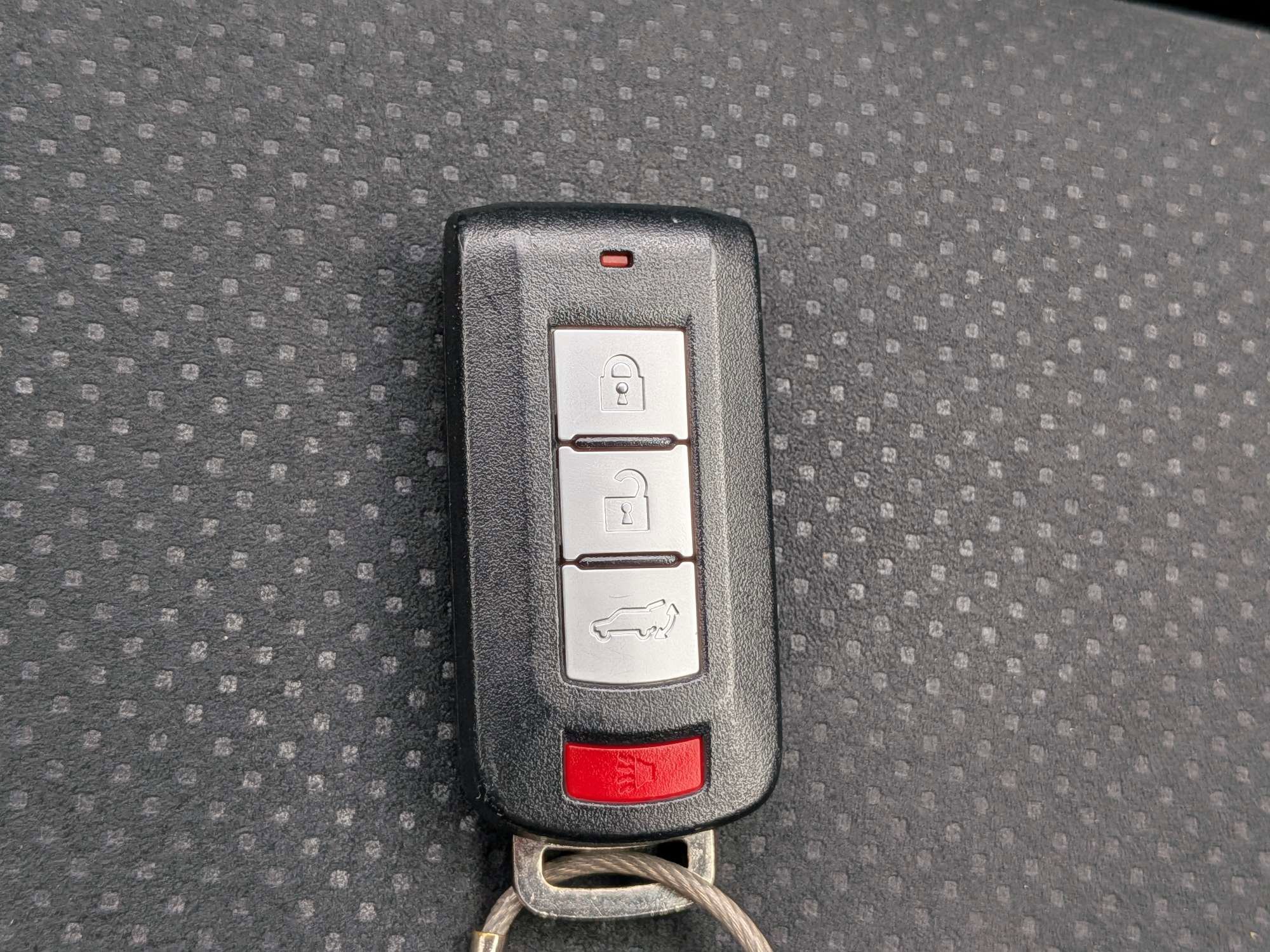 Used 2025 Silver Mitsubishi SE image 28