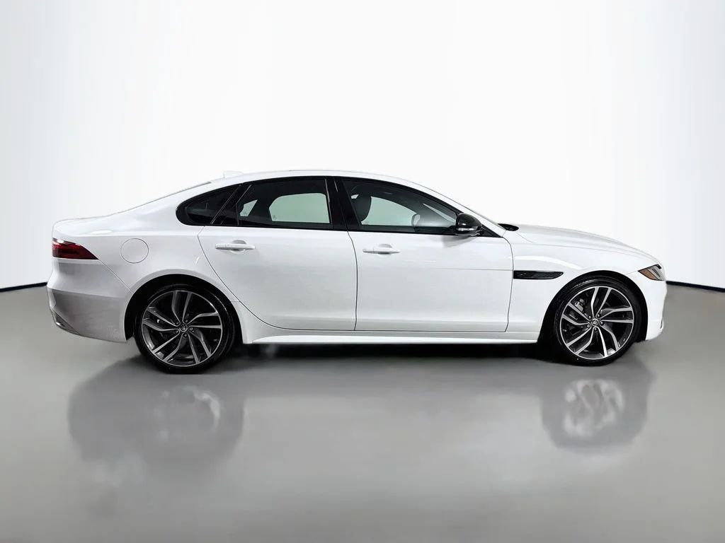 Certified Used 2024 Fuji White Jaguar R-Dynamic SE image 4