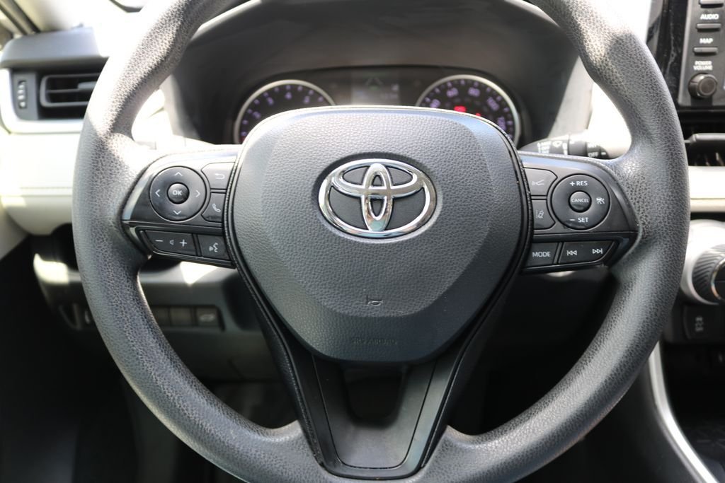 Used 2019 Silver Toyota XLE image 21