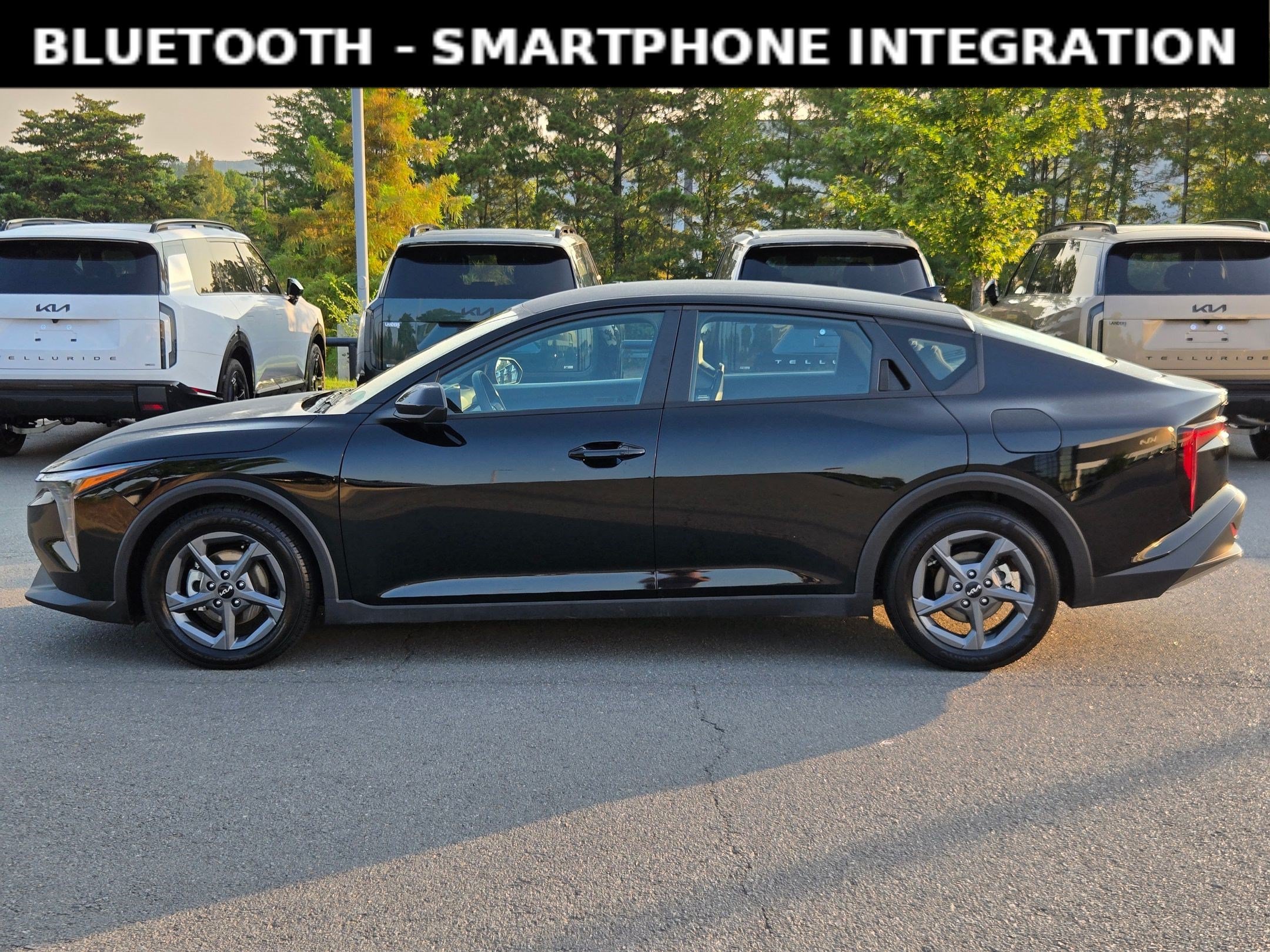 Used 2025 Aurora Black Pearl Kia LXS image 4