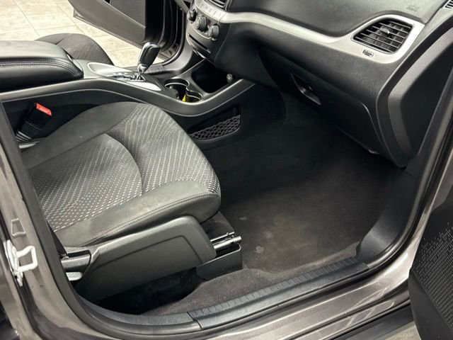 Used 2018 Gray Dodge SE image 28