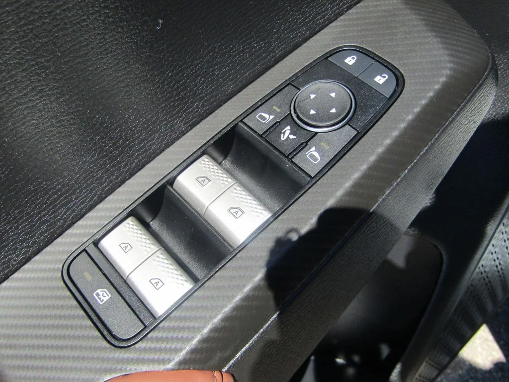 2025 Mitsubishi Outlander SEL - Photo 27