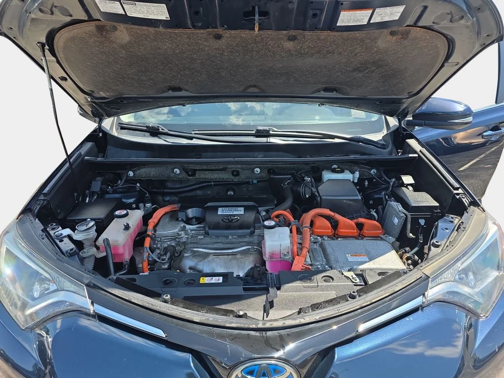 Used 2018 Galactic Aqua Mica Toyota XLE image 24