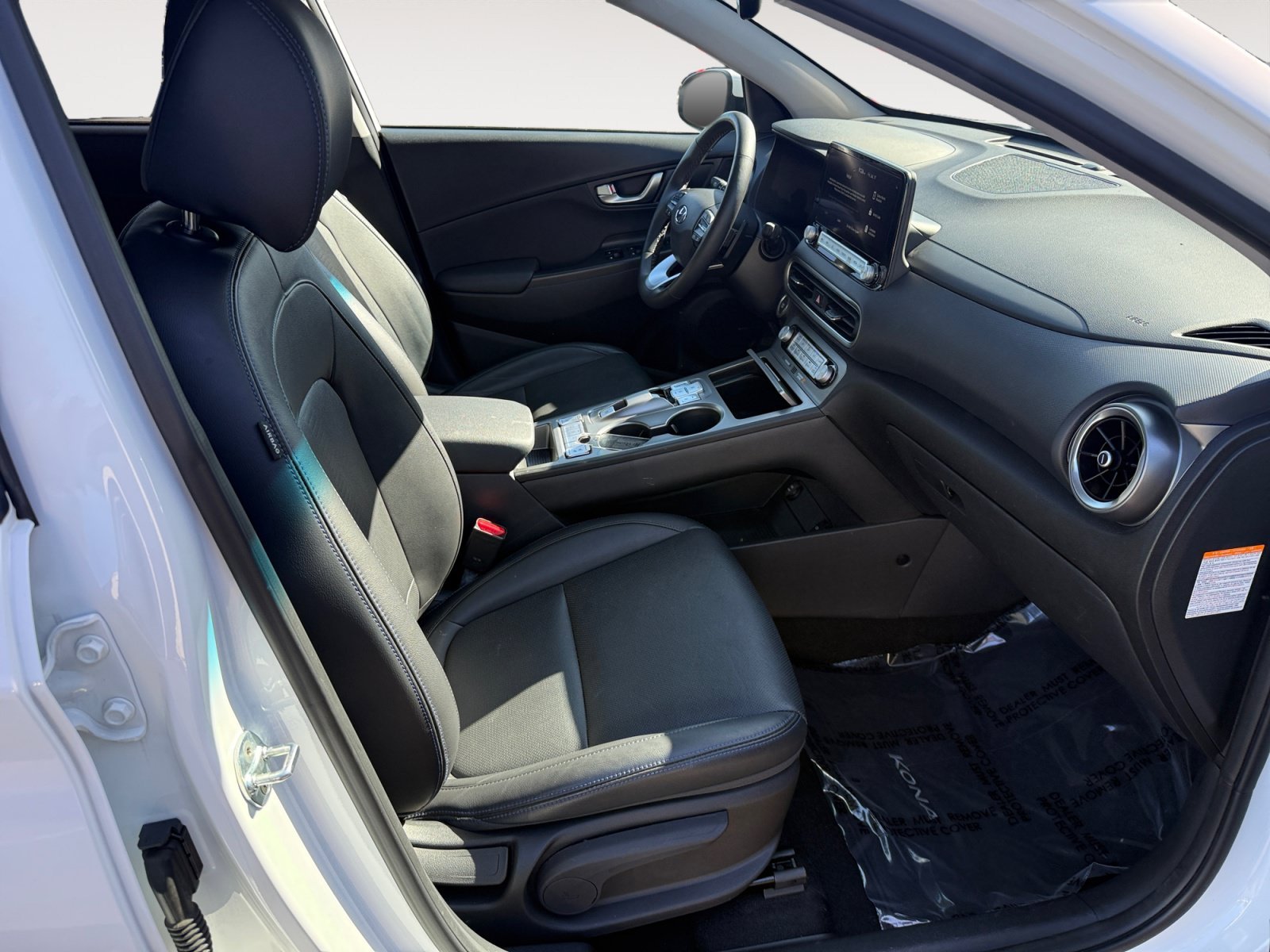 Certified Used 2023 Lunar Hyundai Limited image 19