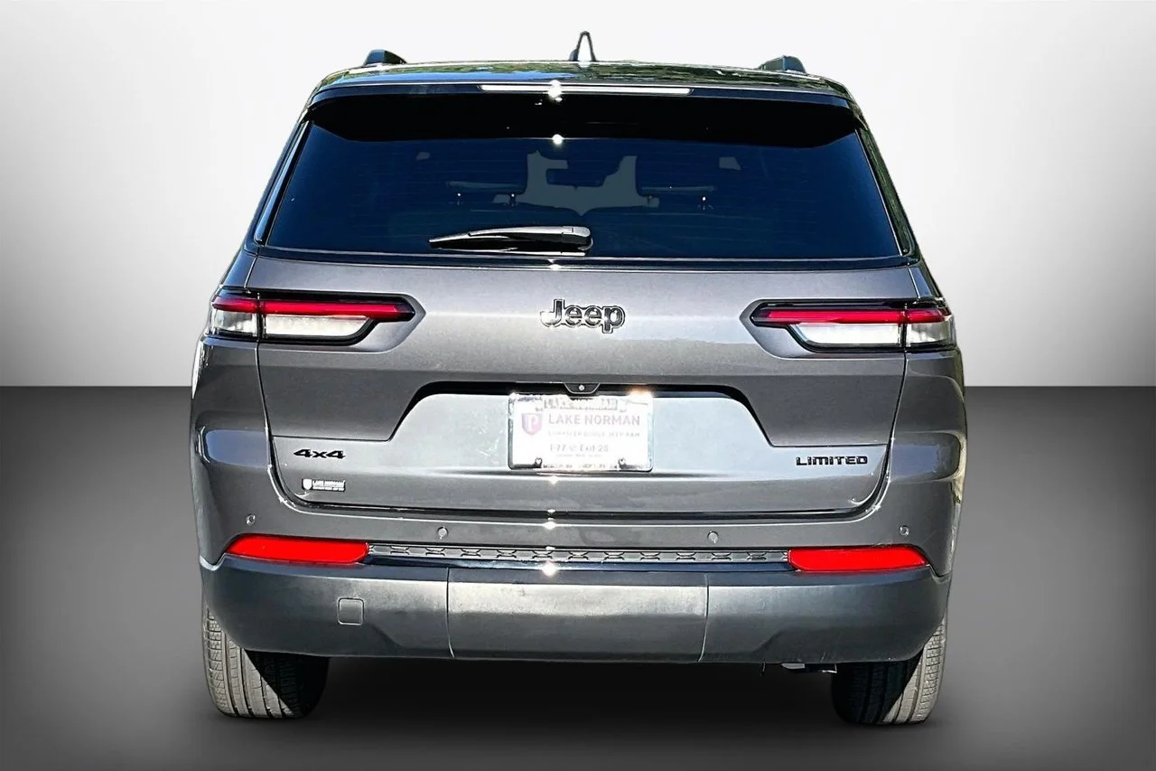 Used 2025 Gray Jeep Limited image 7