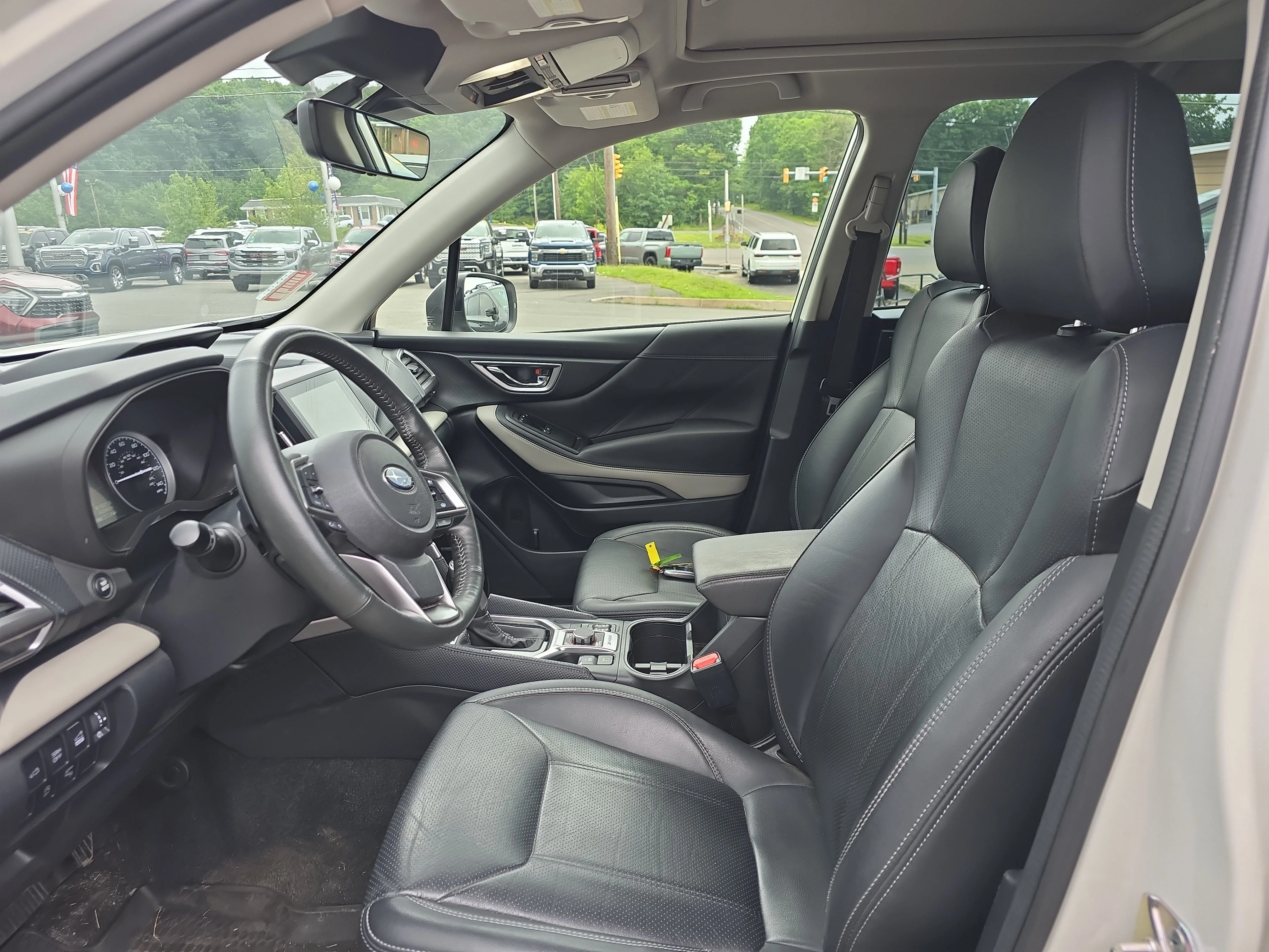Used 2023 Crystal White Pearl Subaru Limited image 12