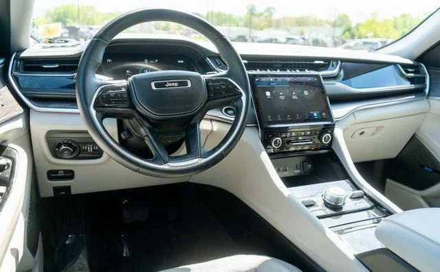Used 2022 Black Jeep Overland image 14